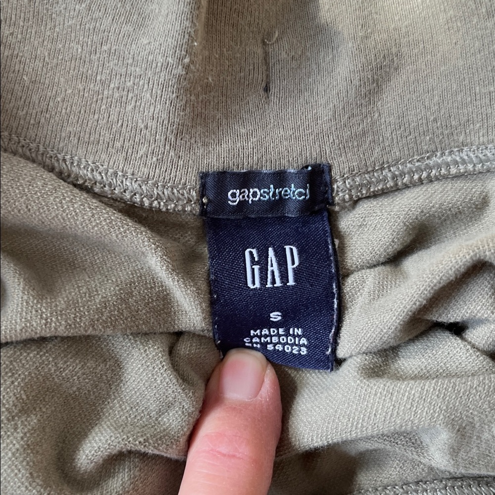 GAP Women's Gray Skorts - Picture 2 of 2